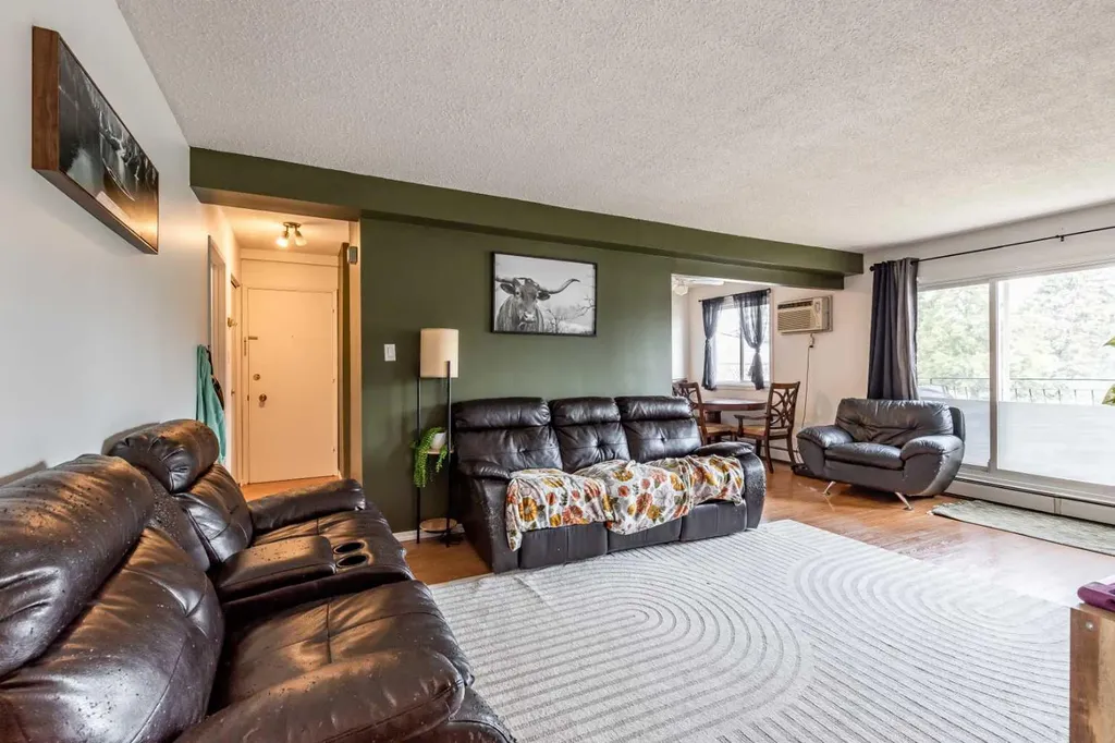 663 12 Street NW Medicine Hat AB T1A 7M1