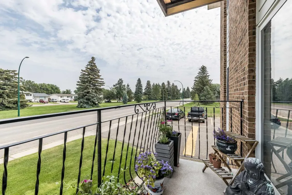 663 12 Street NW Medicine Hat AB T1A 7M1