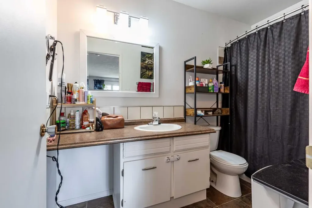 663 12 Street NW Medicine Hat AB T1A 7M1
