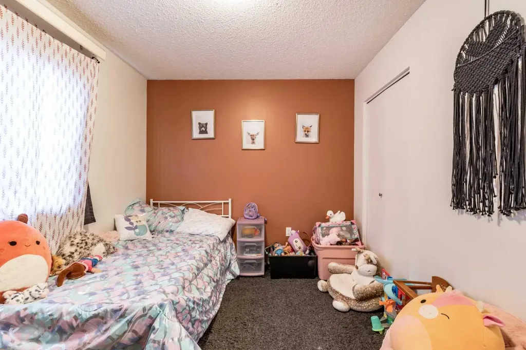 663 12 Street NW Medicine Hat AB T1A 7M1
