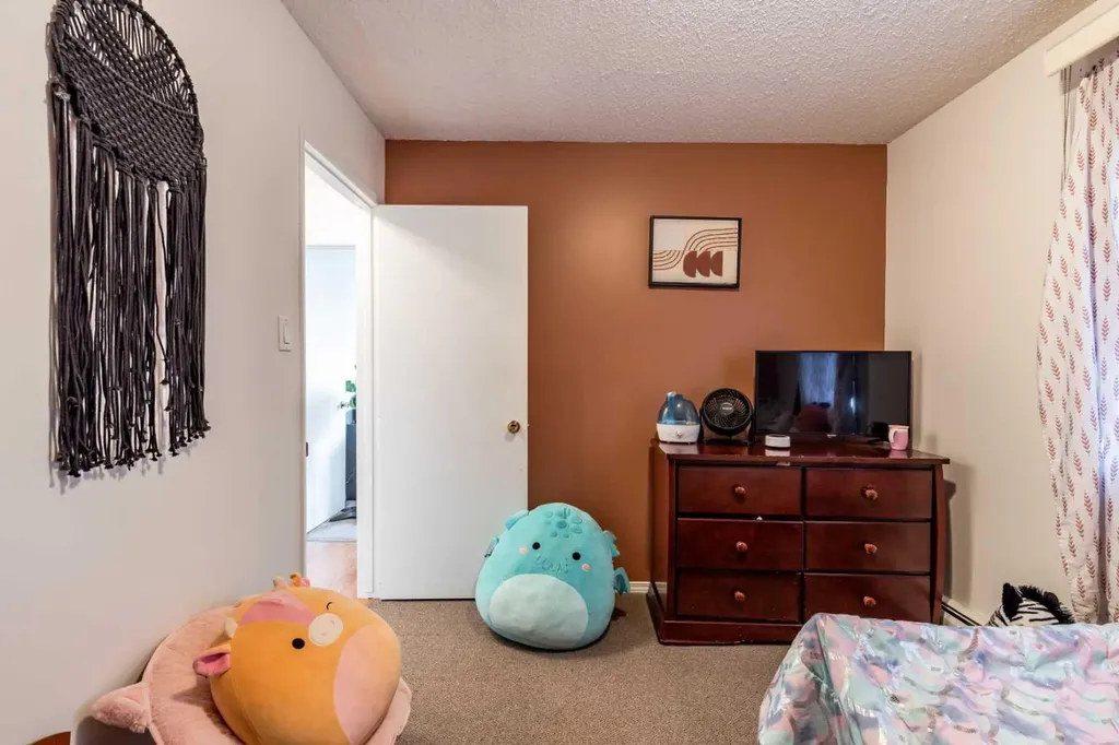 663 12 Street NW Medicine Hat AB T1A 7M1