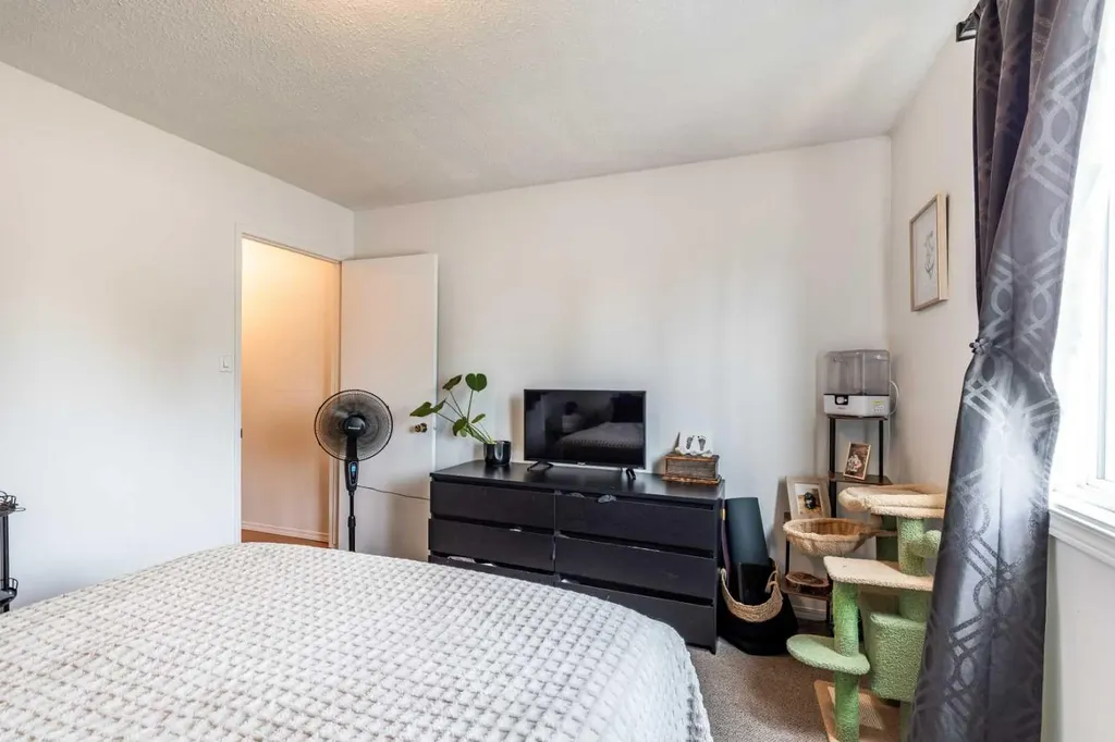 663 12 Street NW Medicine Hat AB T1A 7M1