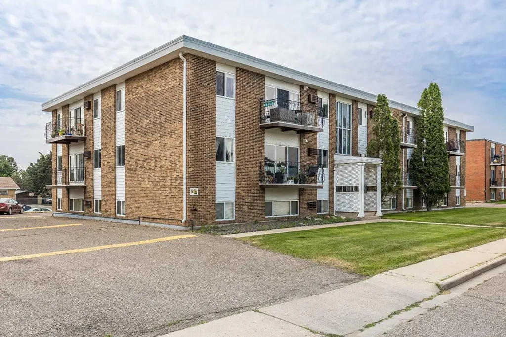 663 12 Street NW Medicine Hat AB T1A 7M1