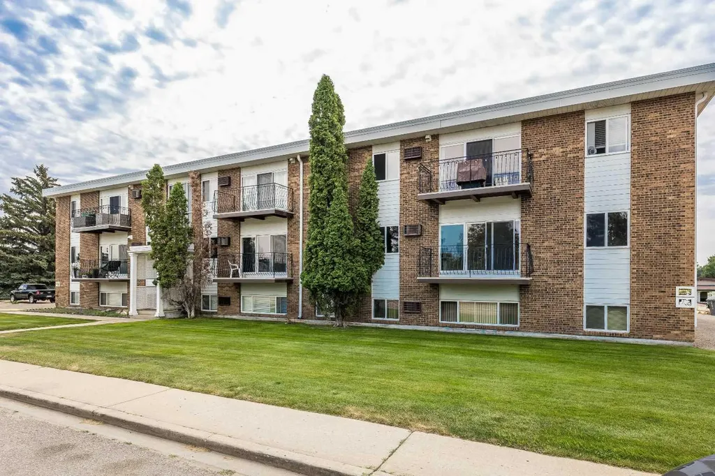 663 12 Street NW Medicine Hat AB T1A 7M1