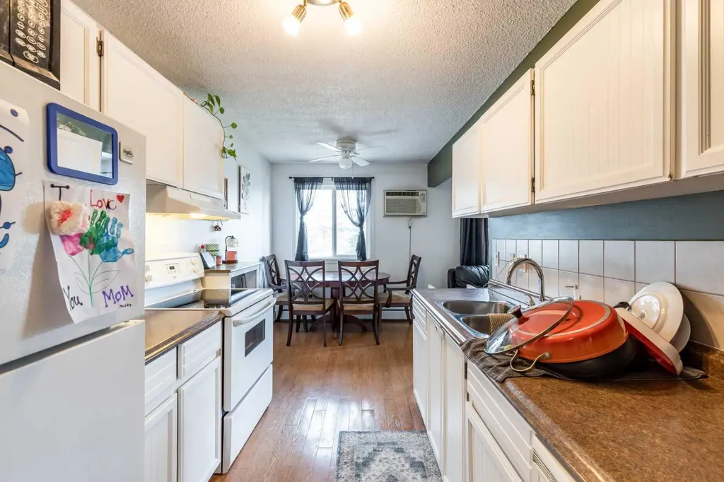 663 12 Street NW Medicine Hat AB T1A 7M1