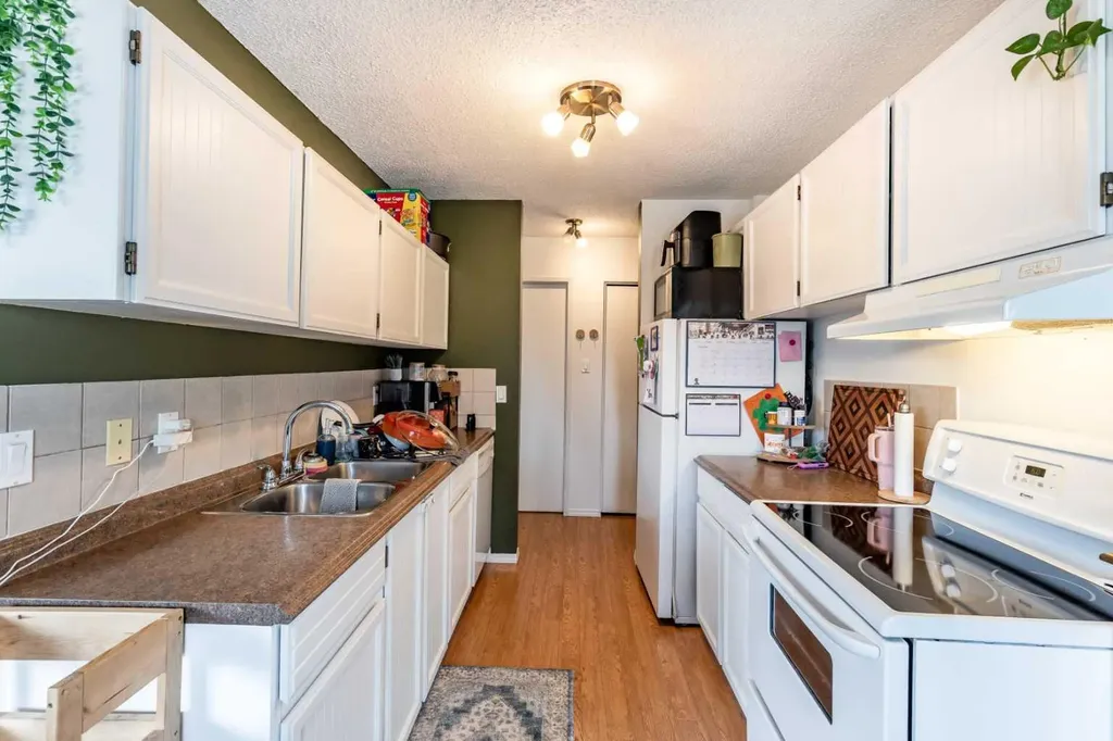663 12 Street NW Medicine Hat AB T1A 7M1