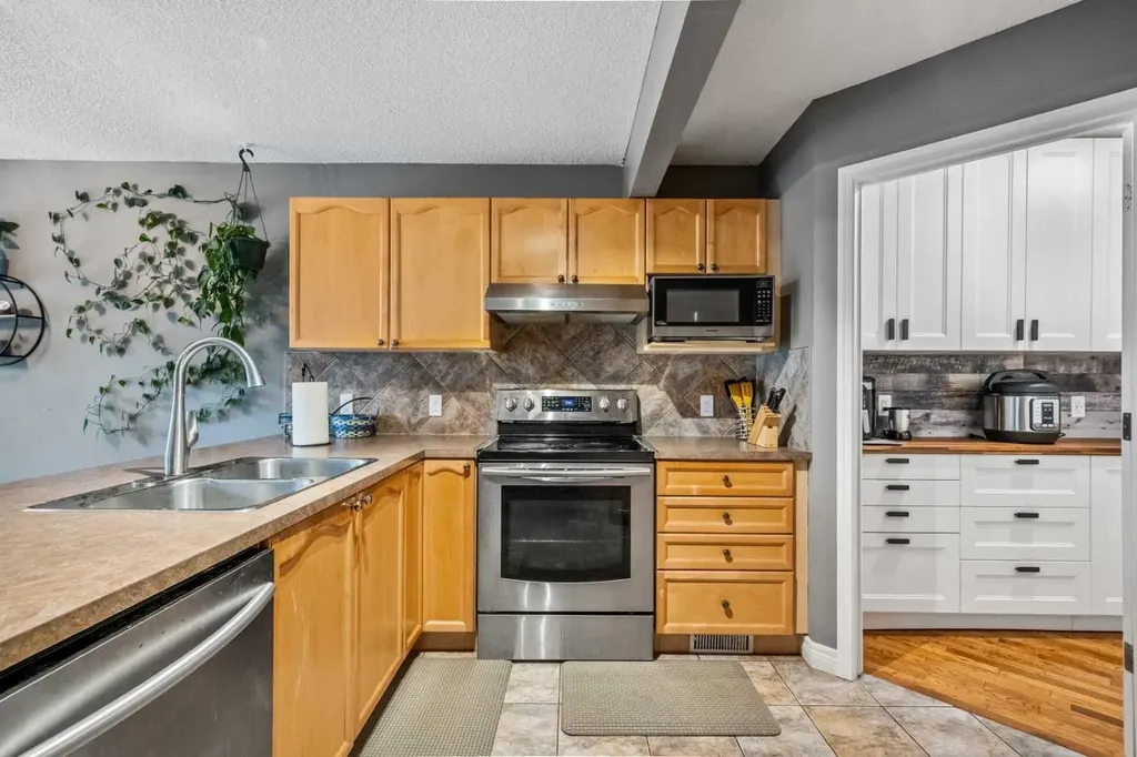 163 West Lakeview Passage Chestermere AB T1X 1G8