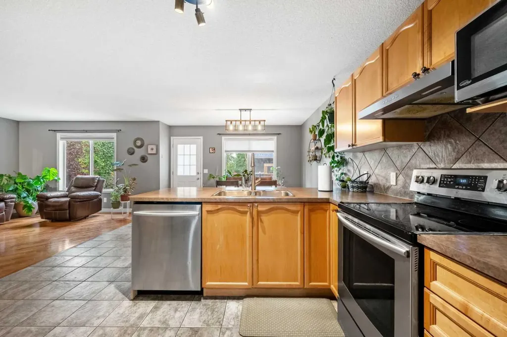 163 West Lakeview Passage Chestermere AB T1X 1G8