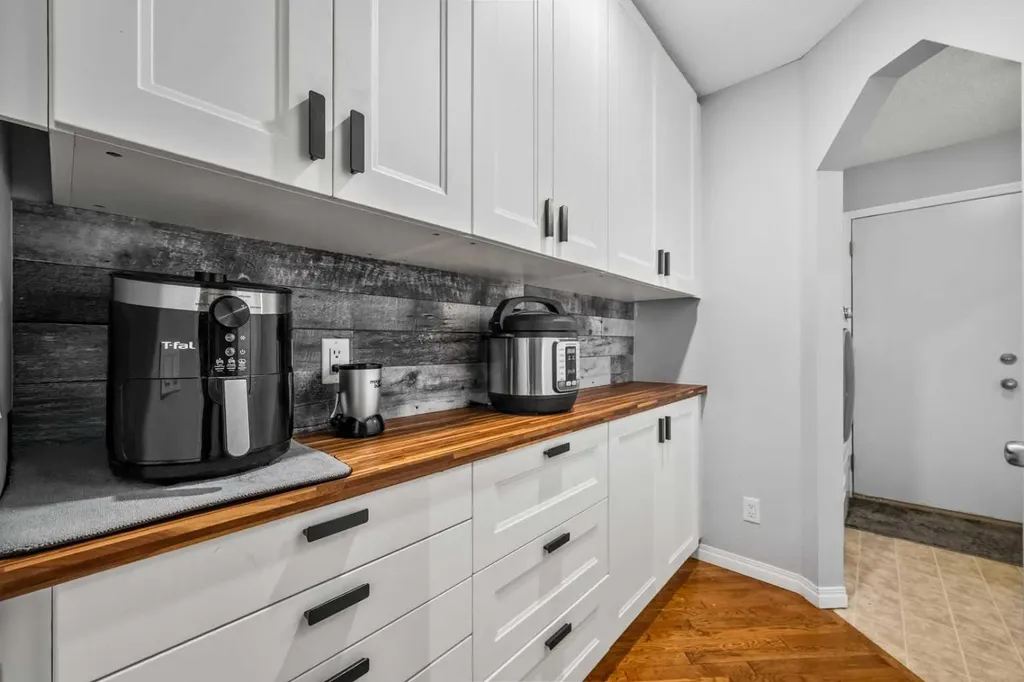 163 West Lakeview Passage Chestermere AB T1X 1G8