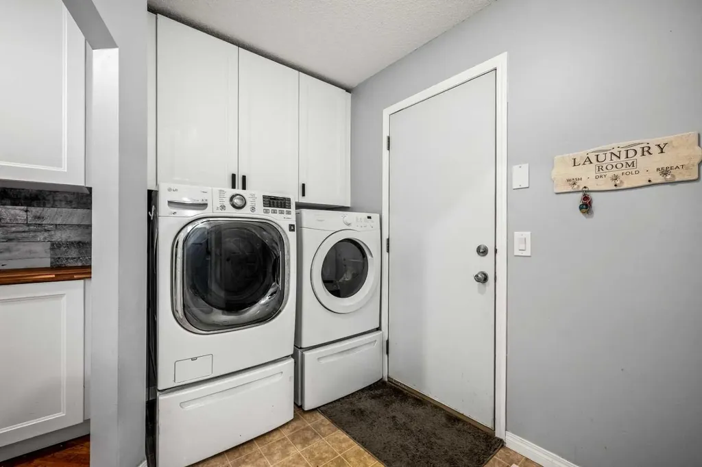 163 West Lakeview Passage Chestermere AB T1X 1G8