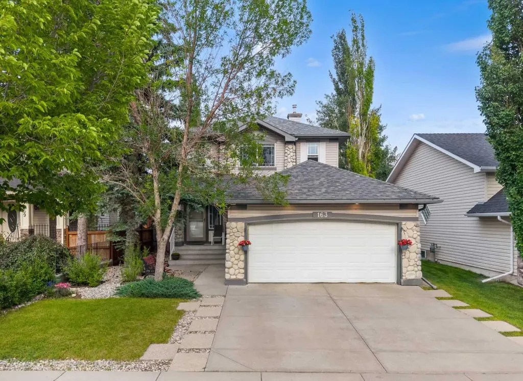 163 West Lakeview Passage Chestermere AB T1X 1G8