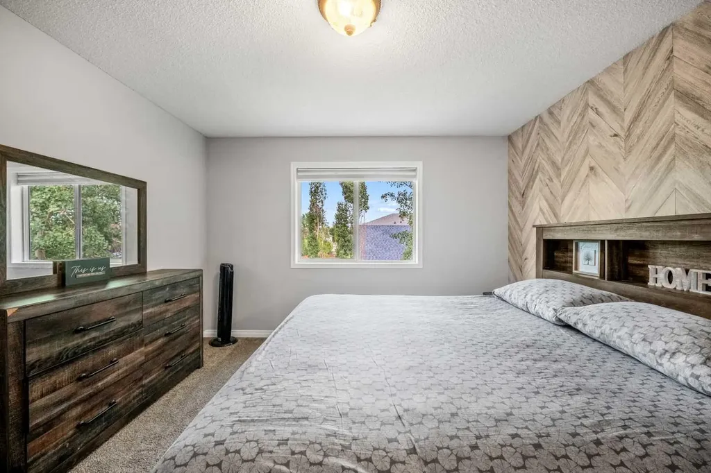 163 West Lakeview Passage Chestermere AB T1X 1G8
