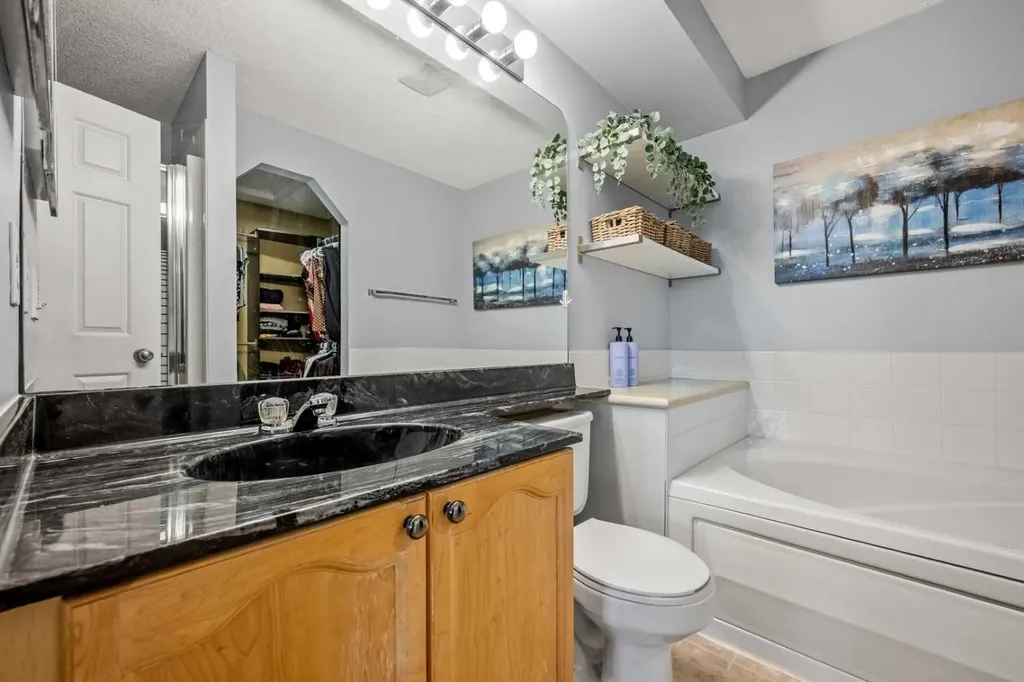 163 West Lakeview Passage Chestermere AB T1X 1G8
