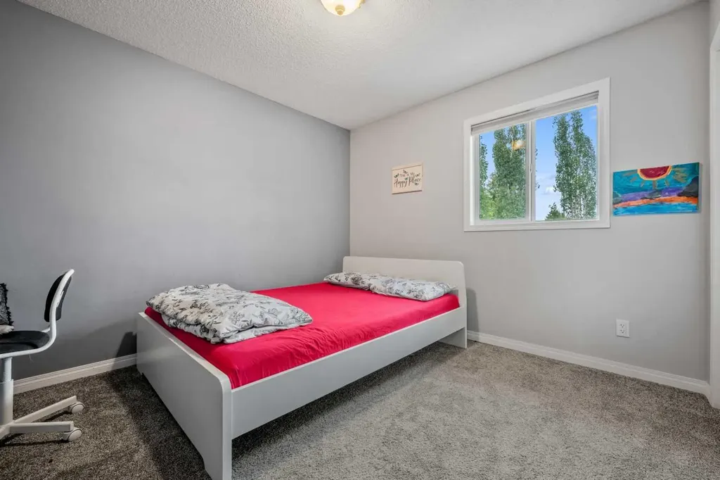 163 West Lakeview Passage Chestermere AB T1X 1G8