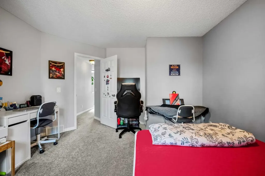 163 West Lakeview Passage Chestermere AB T1X 1G8