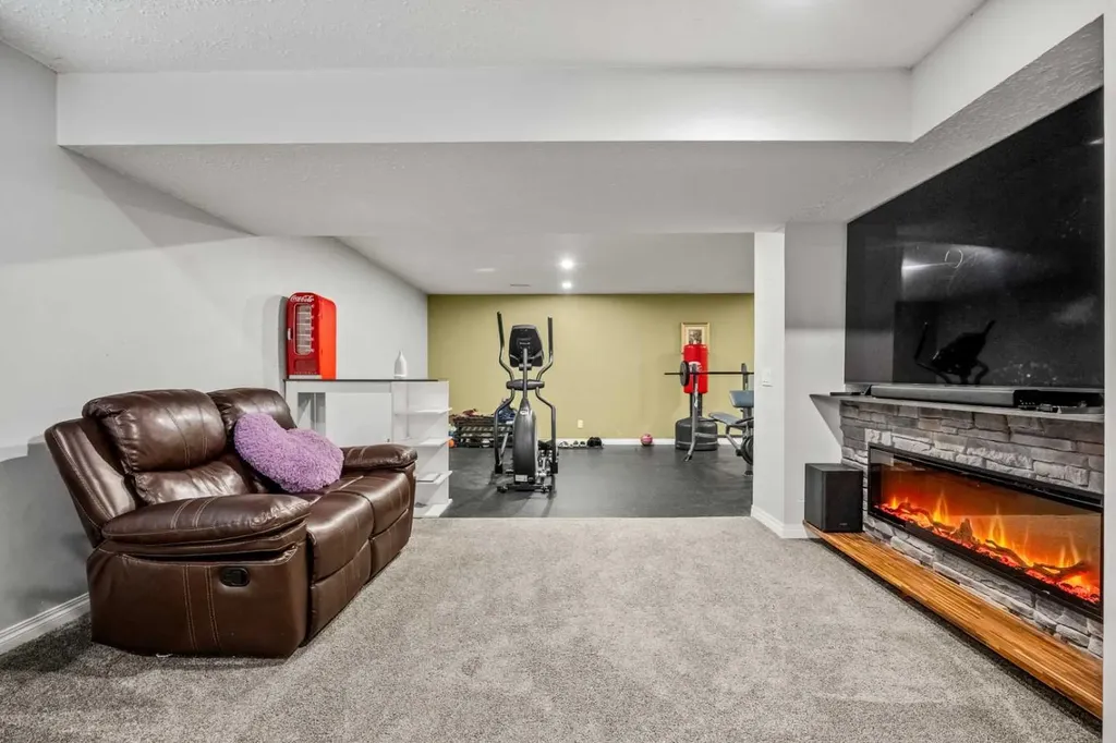 163 West Lakeview Passage Chestermere AB T1X 1G8