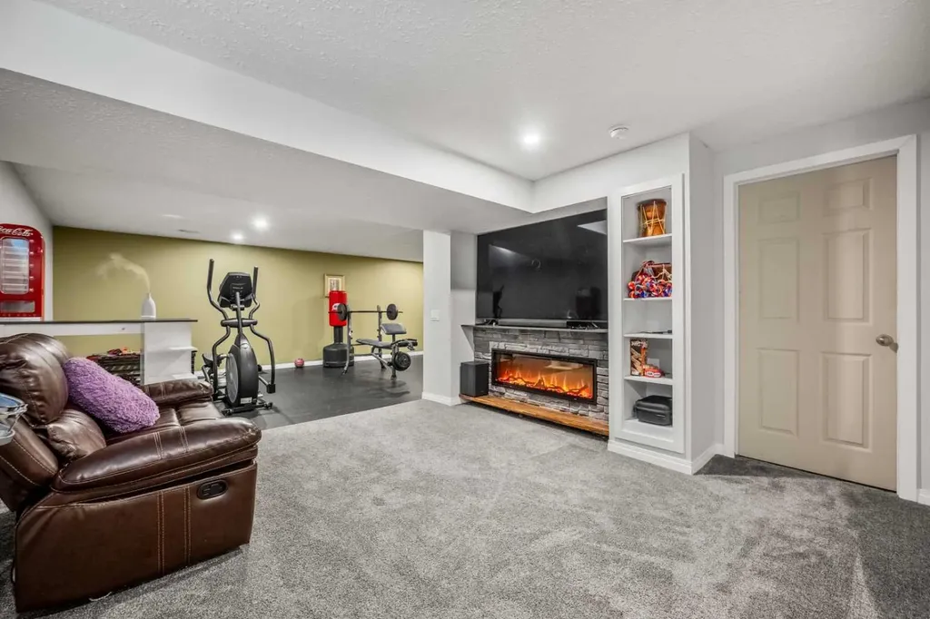 163 West Lakeview Passage Chestermere AB T1X 1G8