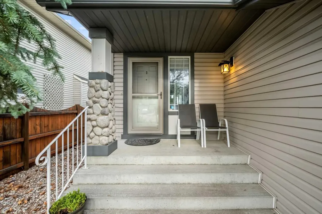 163 West Lakeview Passage Chestermere AB T1X 1G8