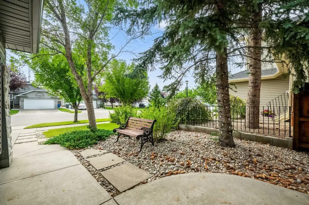 163 West Lakeview Passage Chestermere AB T1X 1G8