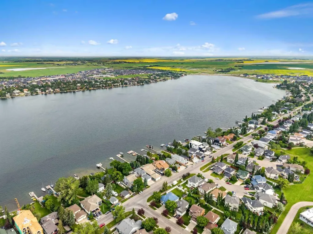 163 West Lakeview Passage Chestermere AB T1X 1G8