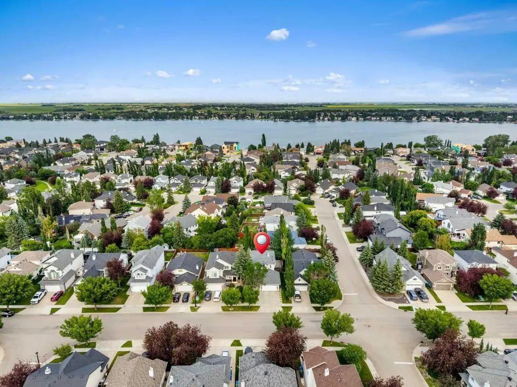 163 West Lakeview Passage Chestermere AB T1X 1G8