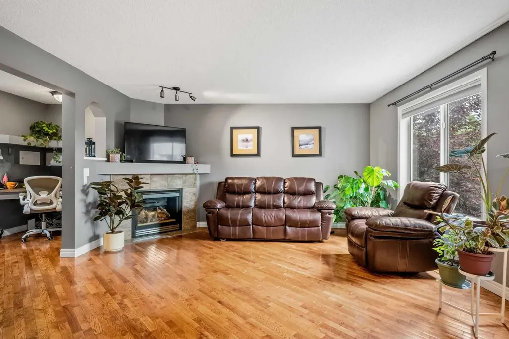 163 West Lakeview Passage Chestermere AB T1X 1G8
