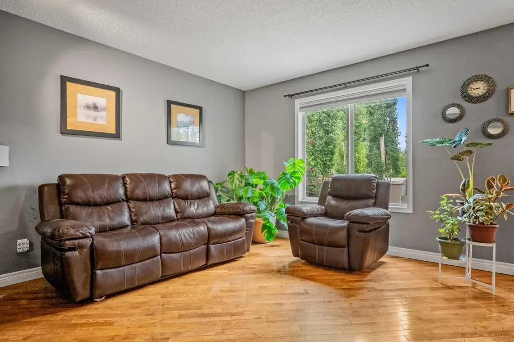 163 West Lakeview Passage Chestermere AB T1X 1G8