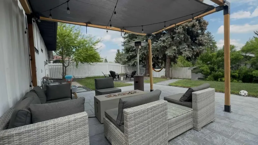 824 Canna Crescent SW Calgary AB T2W 1N9