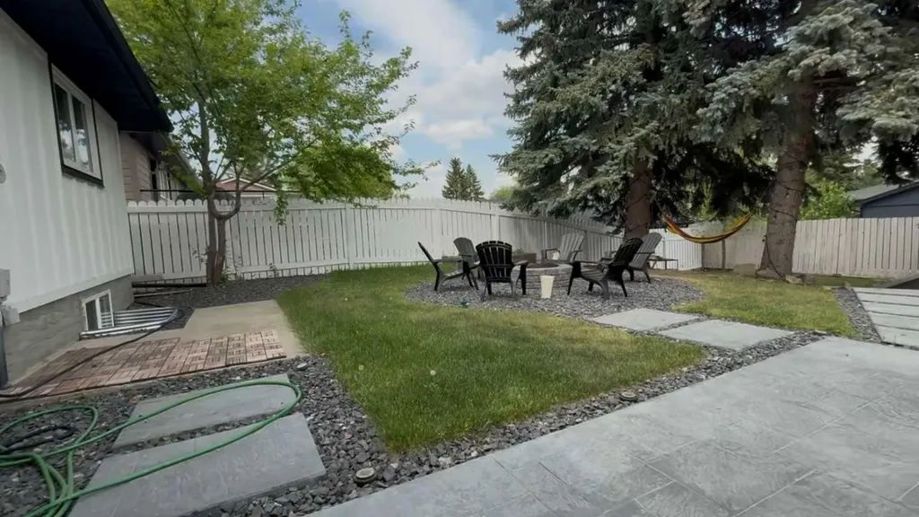 824 Canna Crescent SW Calgary AB T2W 1N9