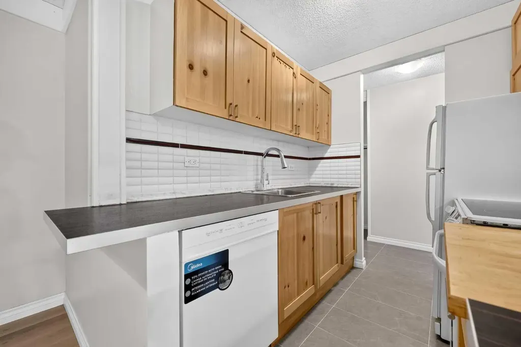 903 19 Avenue SW Calgary AB T2T 0H8