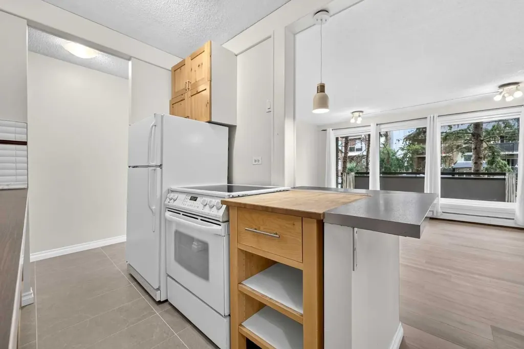 903 19 Avenue SW Calgary AB T2T 0H8