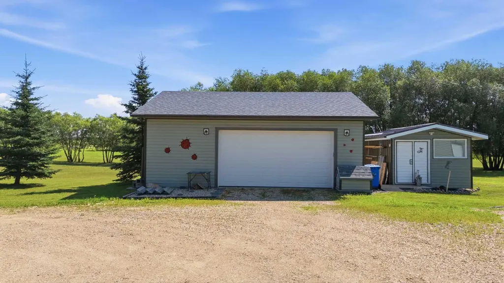 253037 Township Road 432 Ponoka AB T4J 1R2