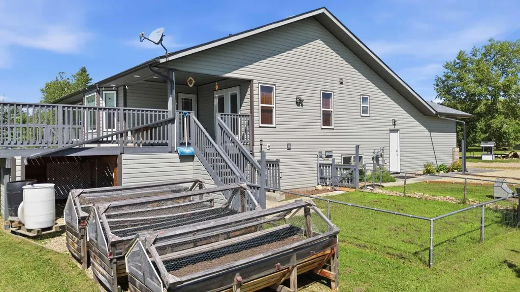 253037 Township Road 432 Ponoka AB T4J 1R2