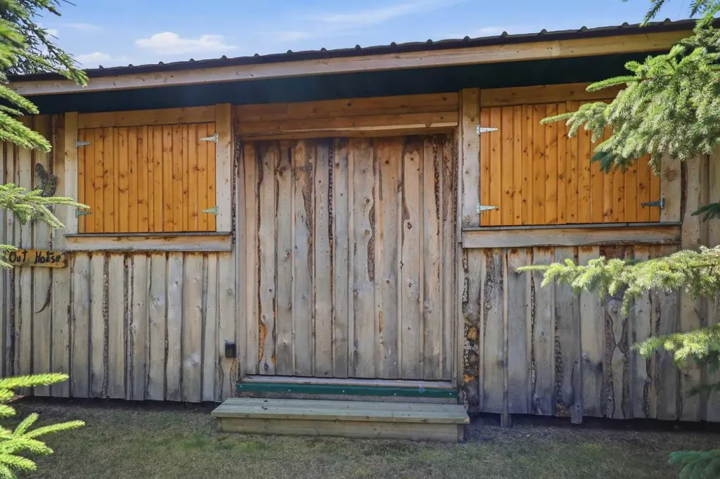 253037 Township Road 432 Ponoka AB T4J 1R2
