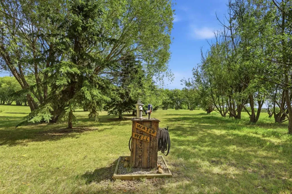 253037 Township Road 432 Ponoka AB T4J 1R2