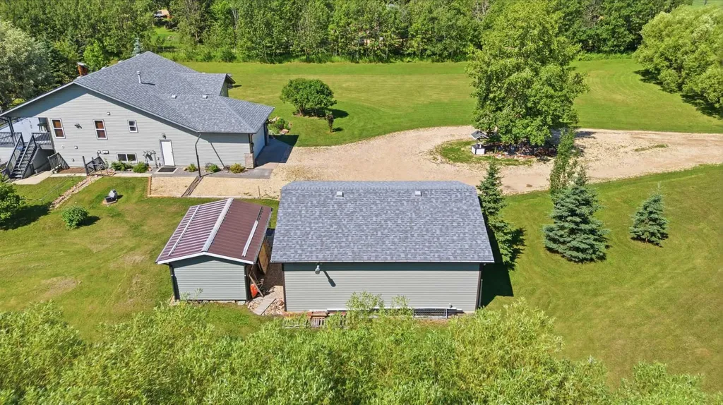 253037 Township Road 432 Ponoka AB T4J 1R2
