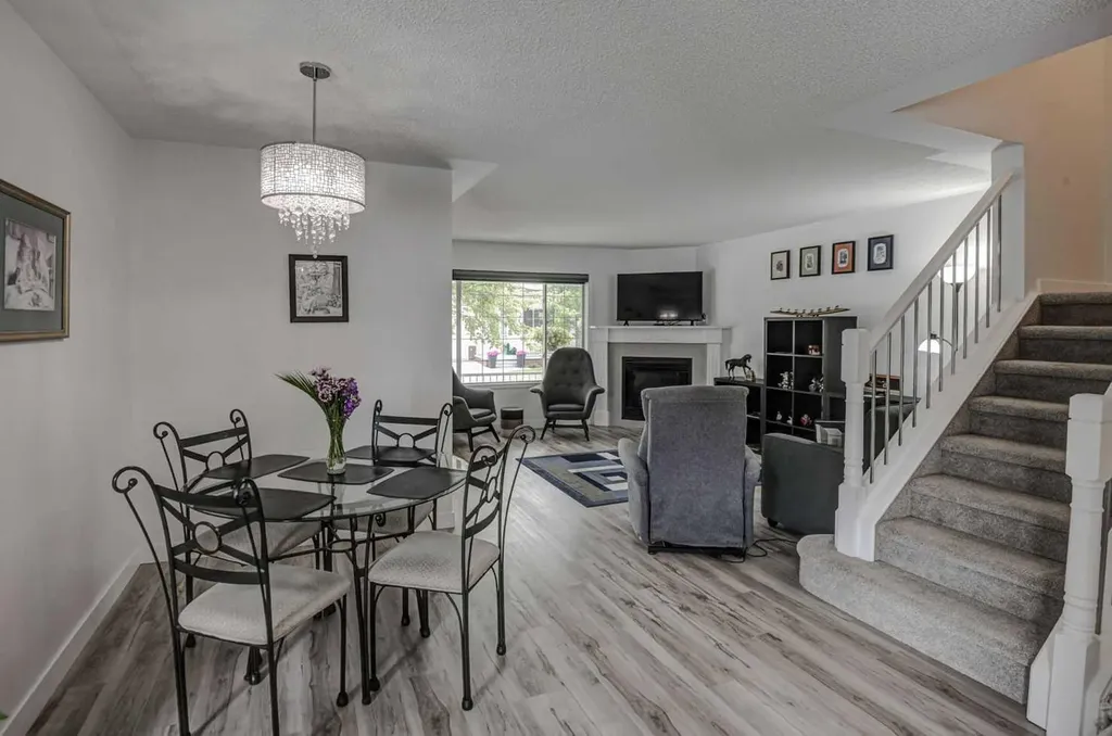 58 Sierra Morena Gardens SW Calgary AB T3H 3P4