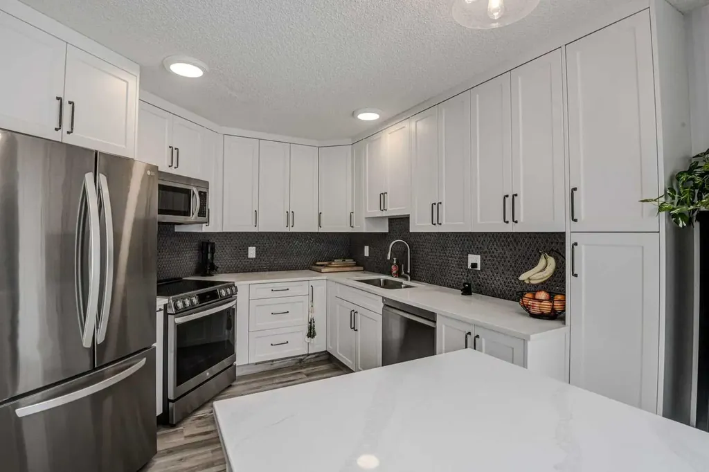 58 Sierra Morena Gardens SW Calgary AB T3H 3P4