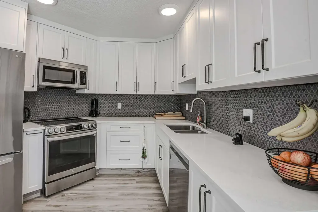 58 Sierra Morena Gardens SW Calgary AB T3H 3P4