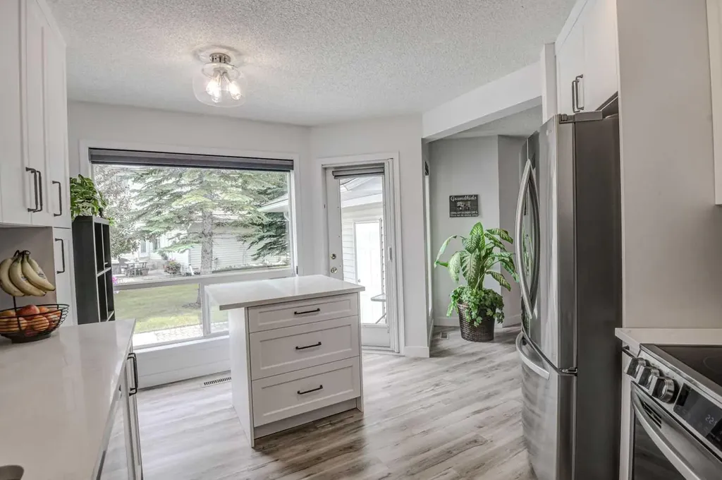 58 Sierra Morena Gardens SW Calgary AB T3H 3P4