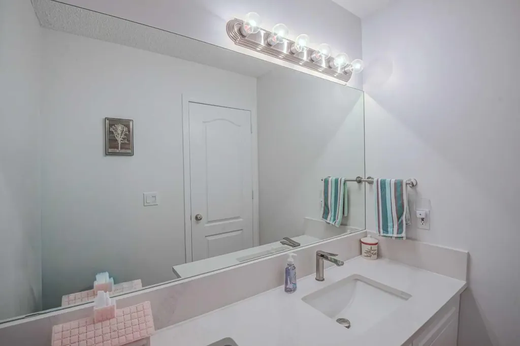 58 Sierra Morena Gardens SW Calgary AB T3H 3P4