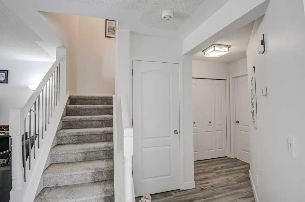58 Sierra Morena Gardens SW Calgary AB T3H 3P4