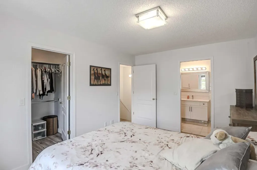 58 Sierra Morena Gardens SW Calgary AB T3H 3P4