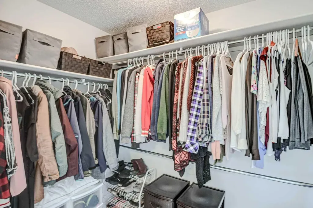 58 Sierra Morena Gardens SW Calgary AB T3H 3P4