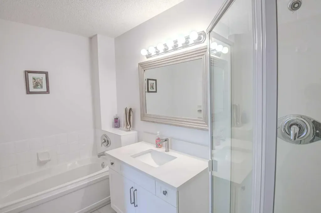 58 Sierra Morena Gardens SW Calgary AB T3H 3P4
