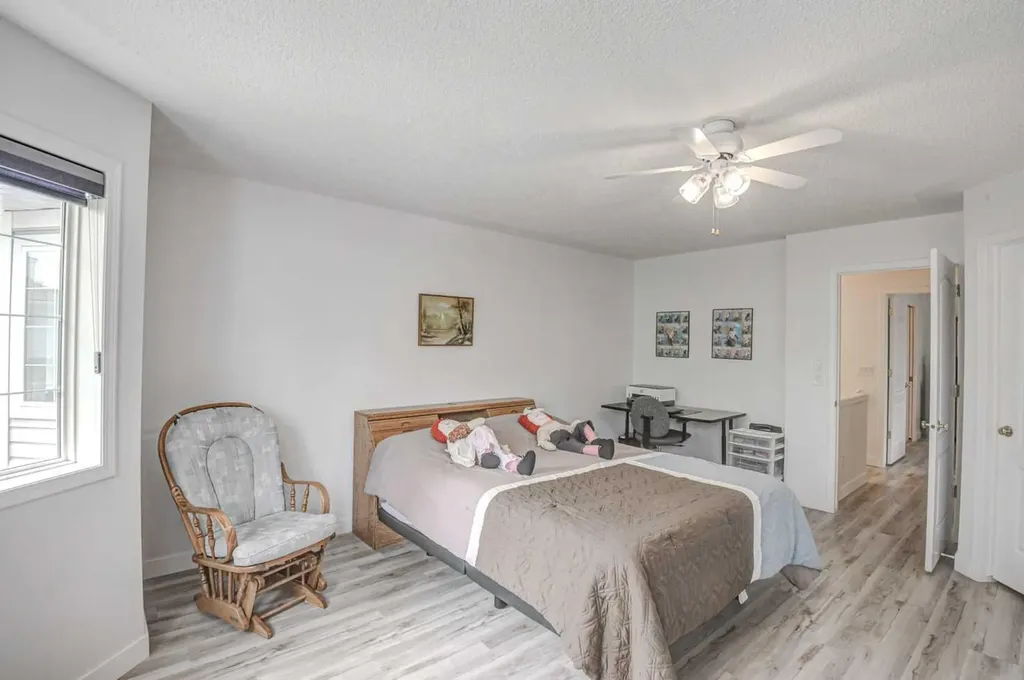 58 Sierra Morena Gardens SW Calgary AB T3H 3P4