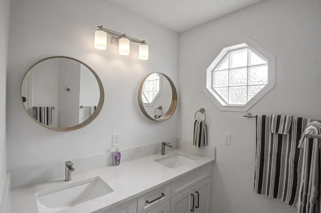 58 Sierra Morena Gardens SW Calgary AB T3H 3P4