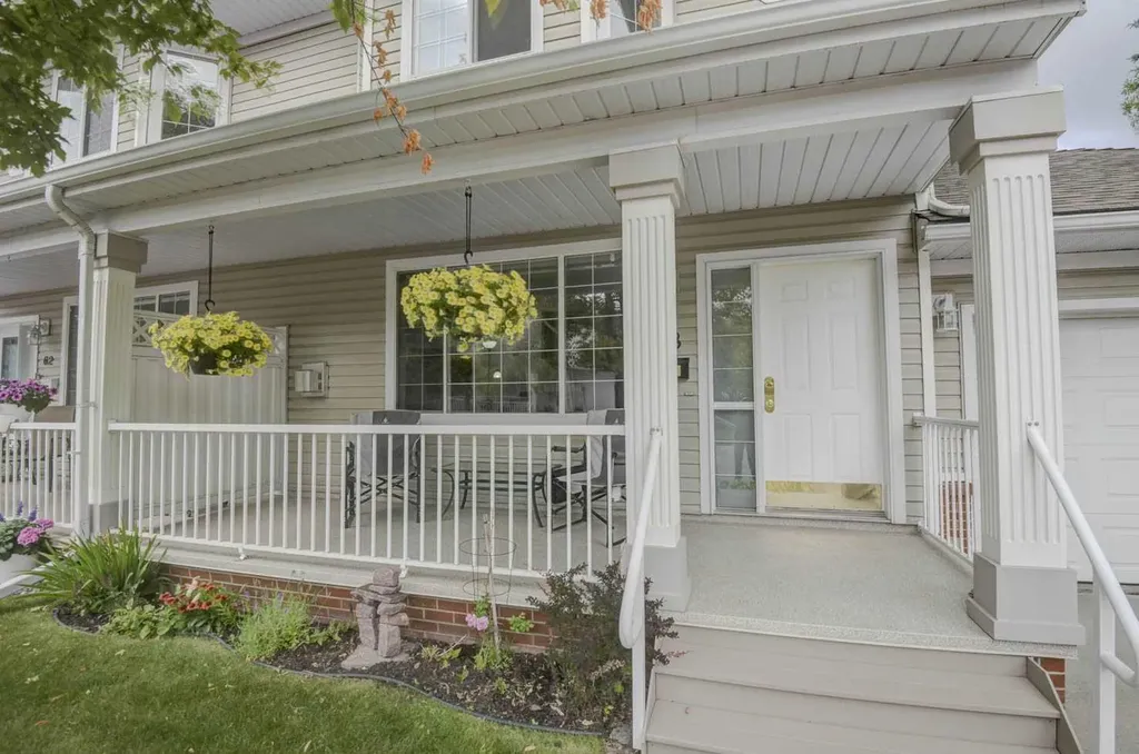58 Sierra Morena Gardens SW Calgary AB T3H 3P4