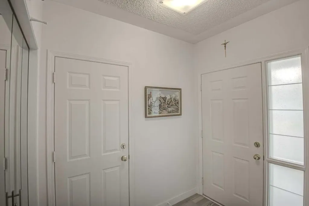 58 Sierra Morena Gardens SW Calgary AB T3H 3P4