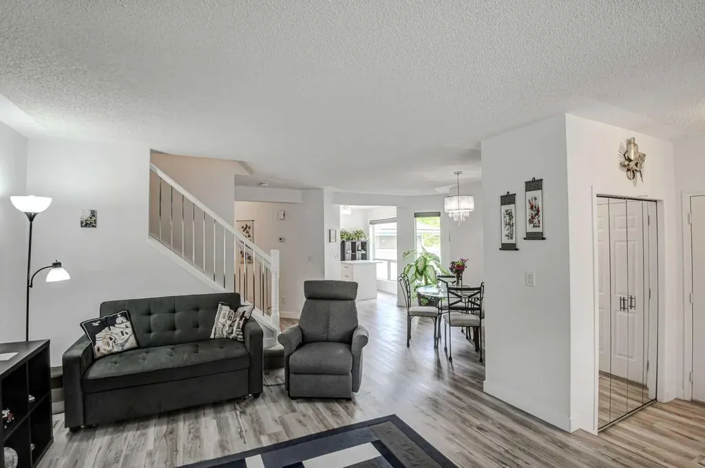 58 Sierra Morena Gardens SW Calgary AB T3H 3P4